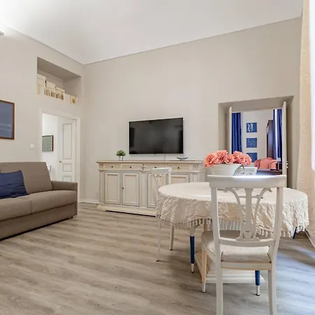 H11 The Kingdom's Centro-sanremo Apartment